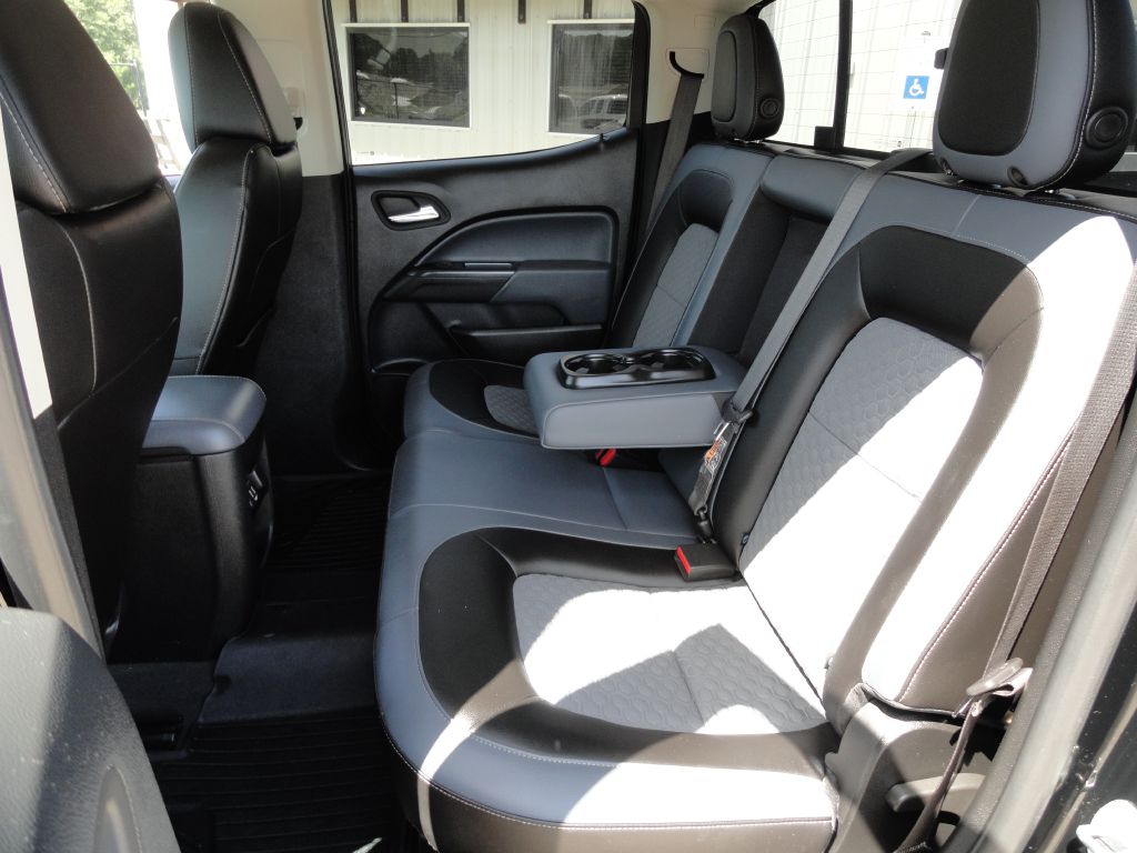 Photo 10 of this CHEVROLET COLORADO