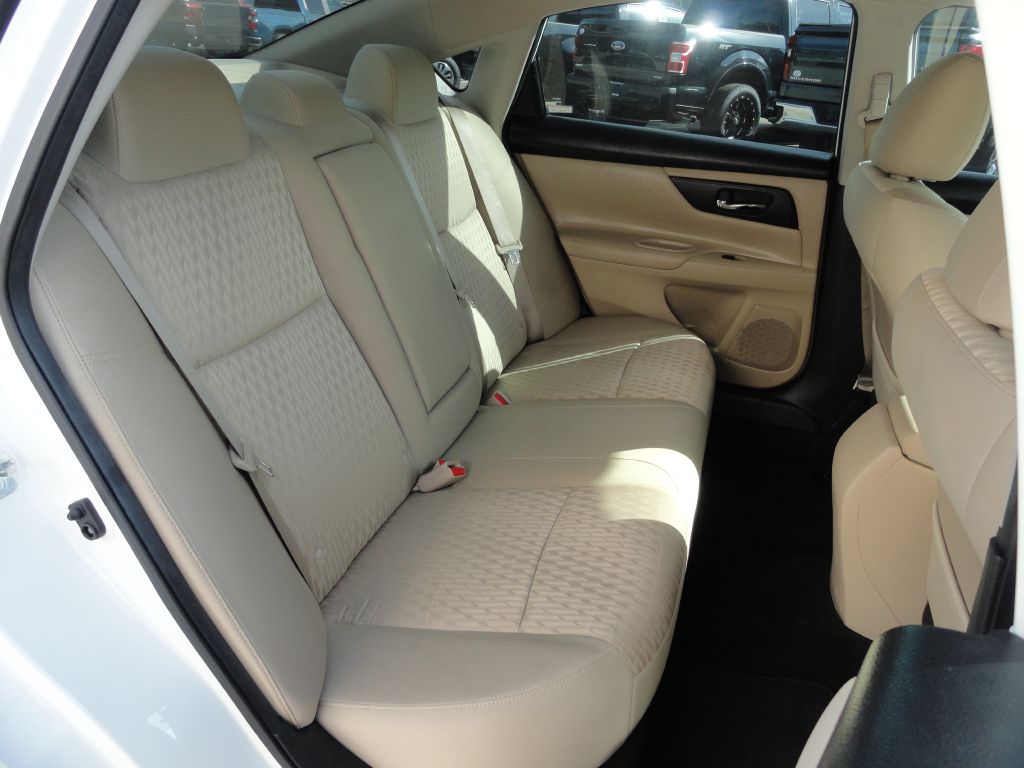 Photo 7 of this NISSAN ALTIMA