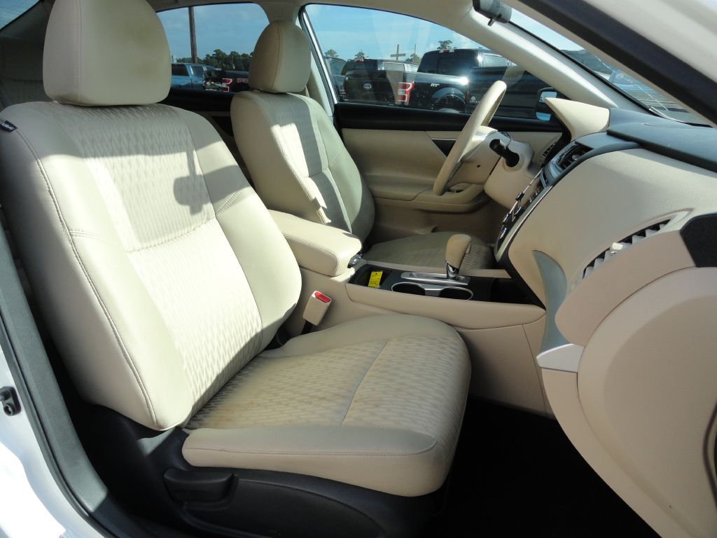 Photo 8 of this NISSAN ALTIMA