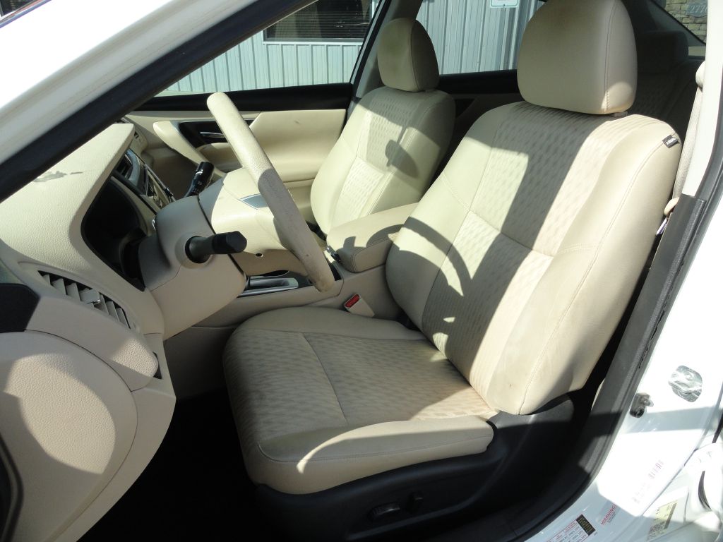 Photo 10 of this NISSAN ALTIMA