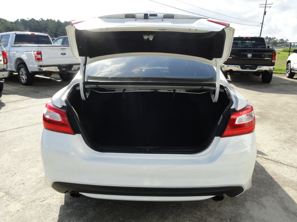Photo 11 of this NISSAN ALTIMA