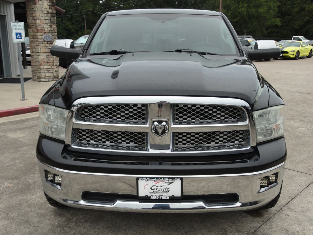 Photo 2 of this DODGE RAM 1500