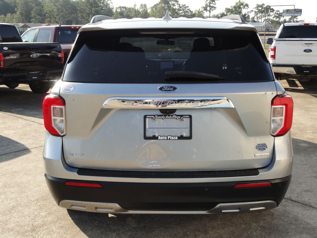 Photo 4 of this FORD EXPLORER