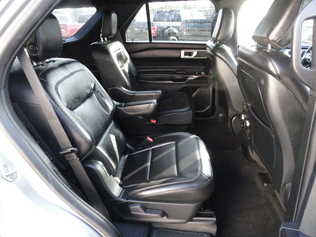 Photo 7 of this FORD EXPLORER