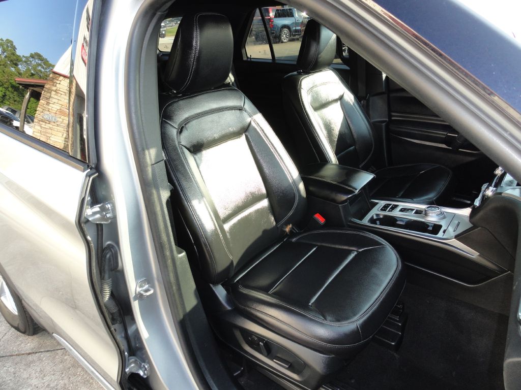 Photo 8 of this FORD EXPLORER
