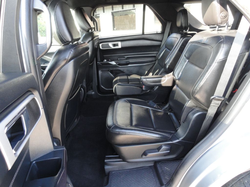 Photo 10 of this FORD EXPLORER