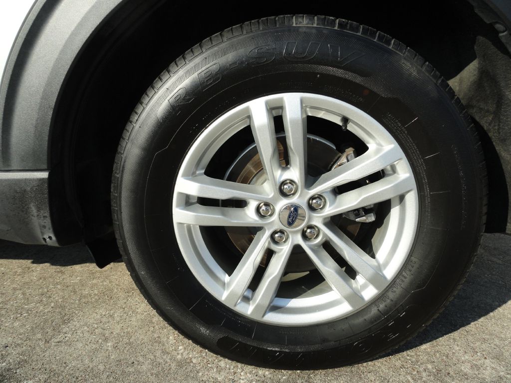 Photo 31 of this FORD EXPLORER