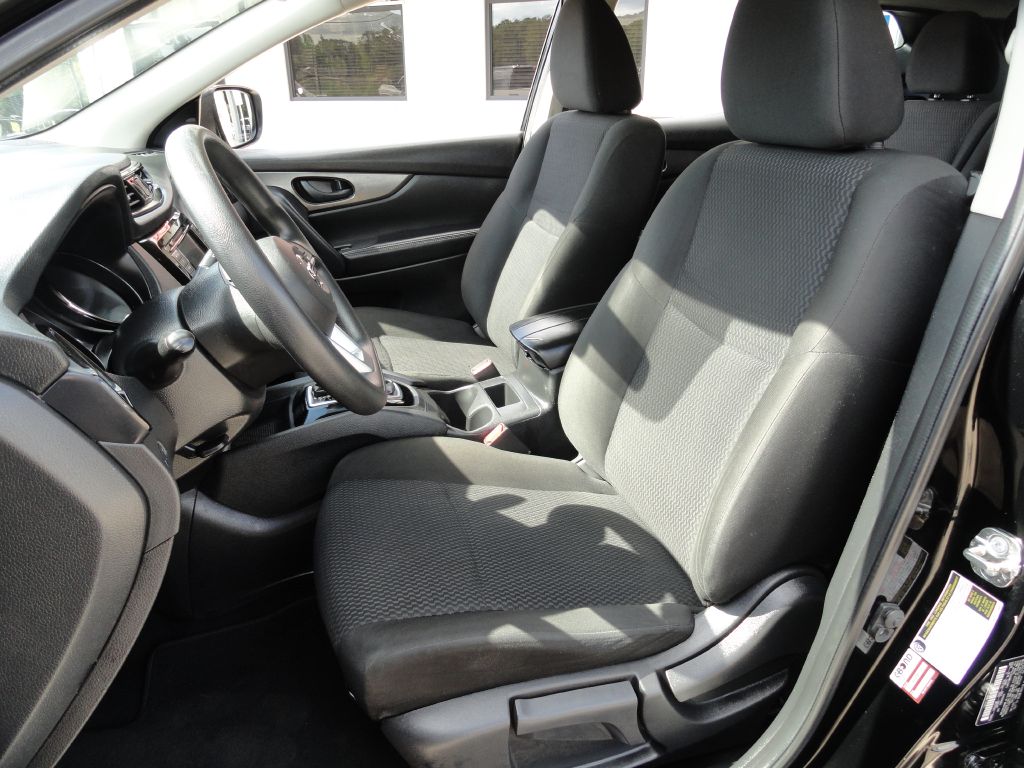 Photo 7 of this NISSAN ROGUE SPORT