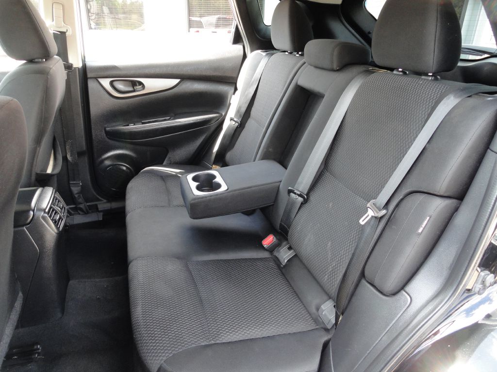 Photo 8 of this NISSAN ROGUE SPORT