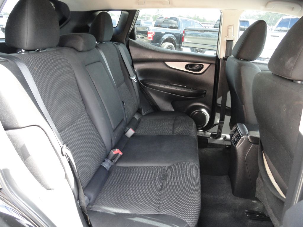 Photo 9 of this NISSAN ROGUE SPORT
