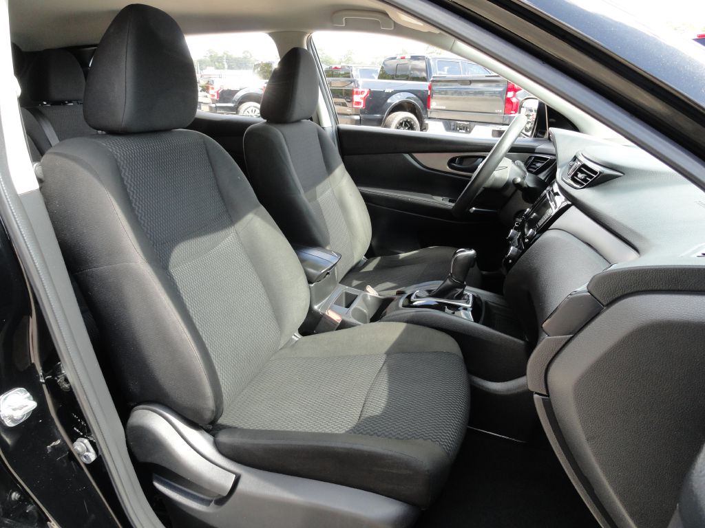 Photo 10 of this NISSAN ROGUE SPORT