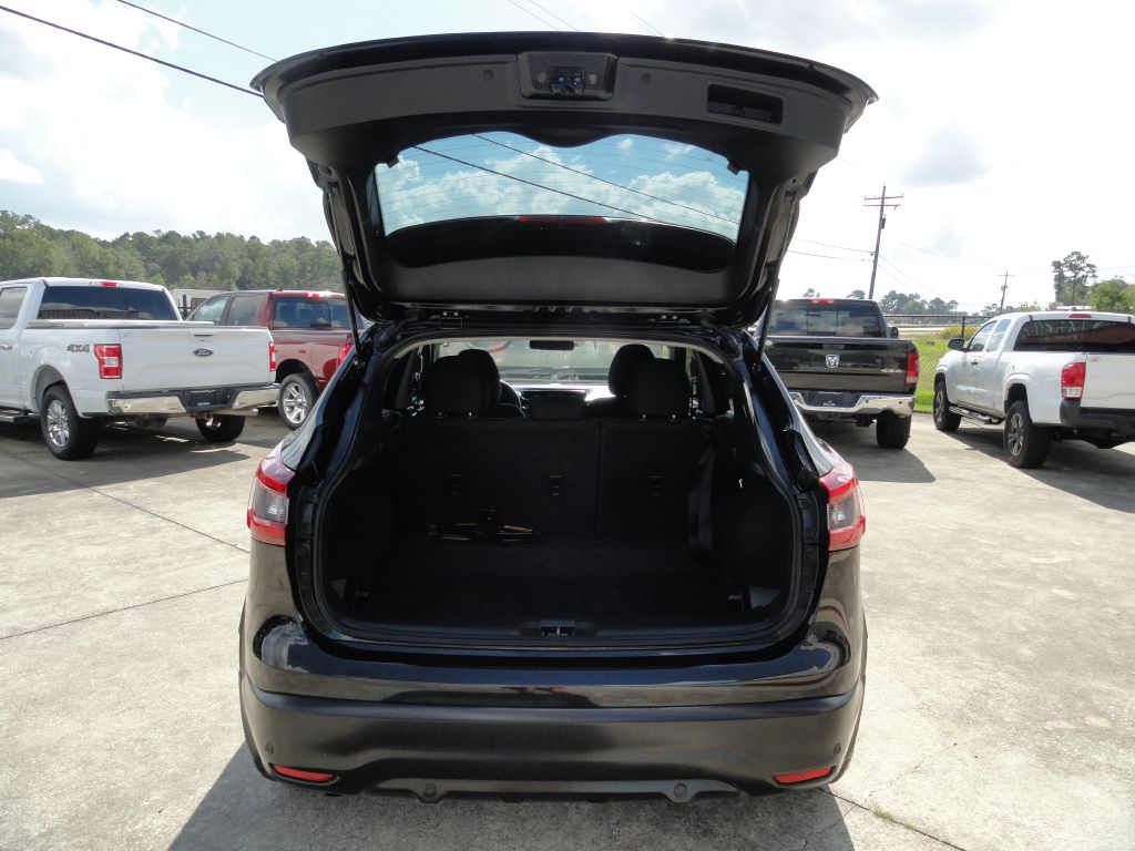 Photo 11 of this NISSAN ROGUE SPORT