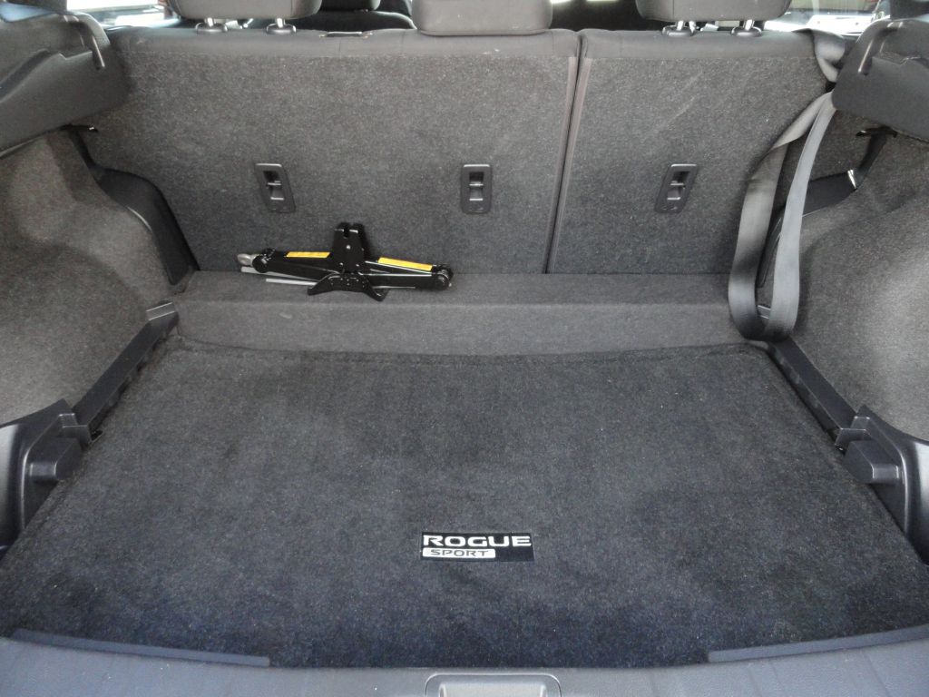 Photo 12 of this NISSAN ROGUE SPORT
