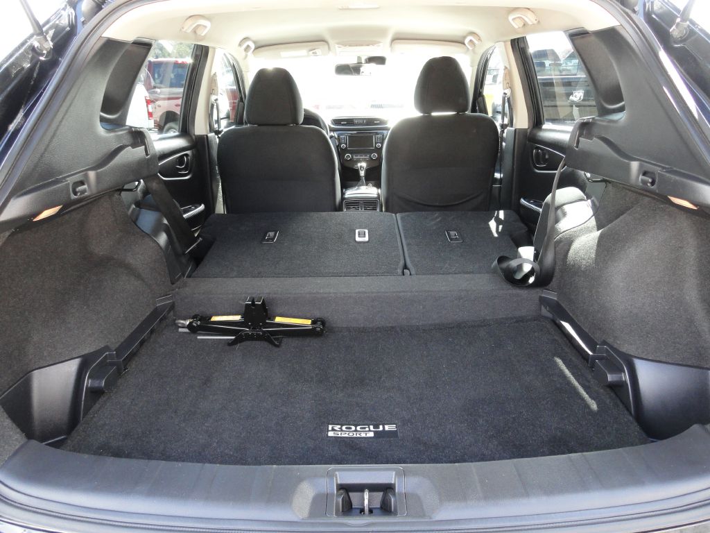 Photo 13 of this NISSAN ROGUE SPORT