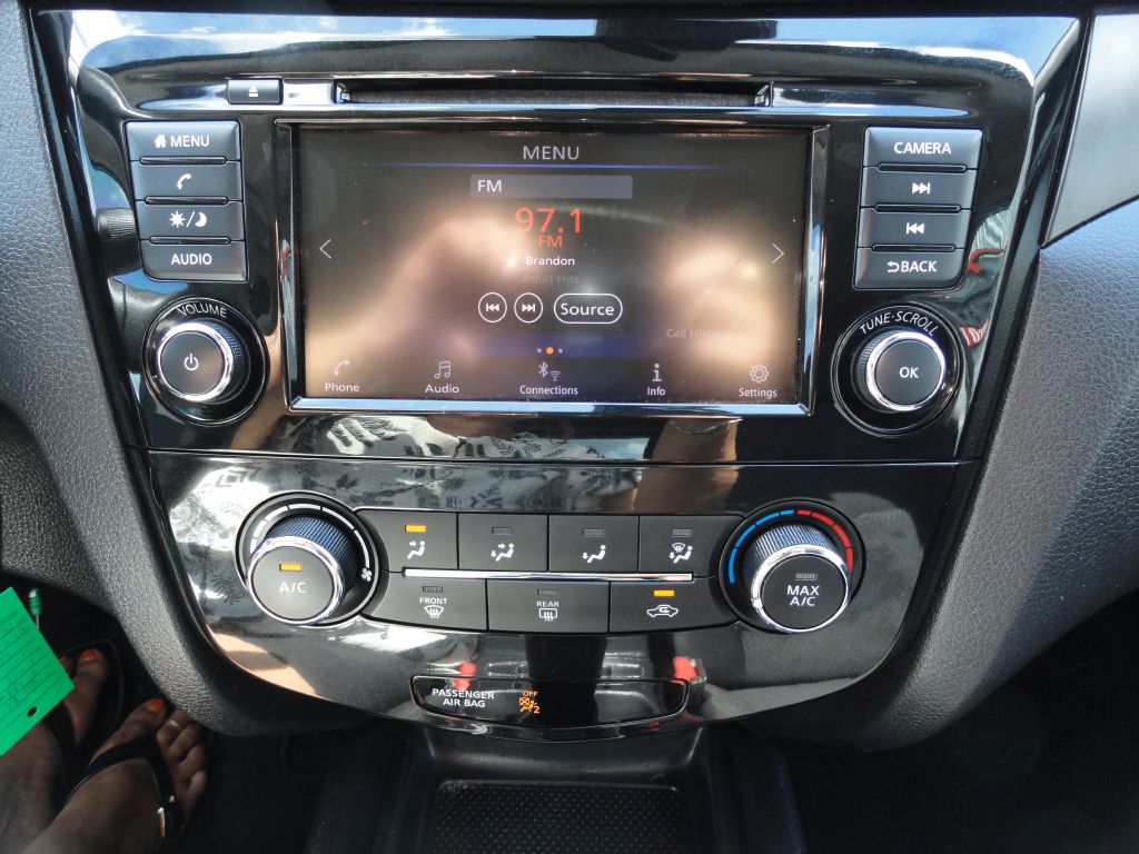 Photo 14 of this NISSAN ROGUE SPORT