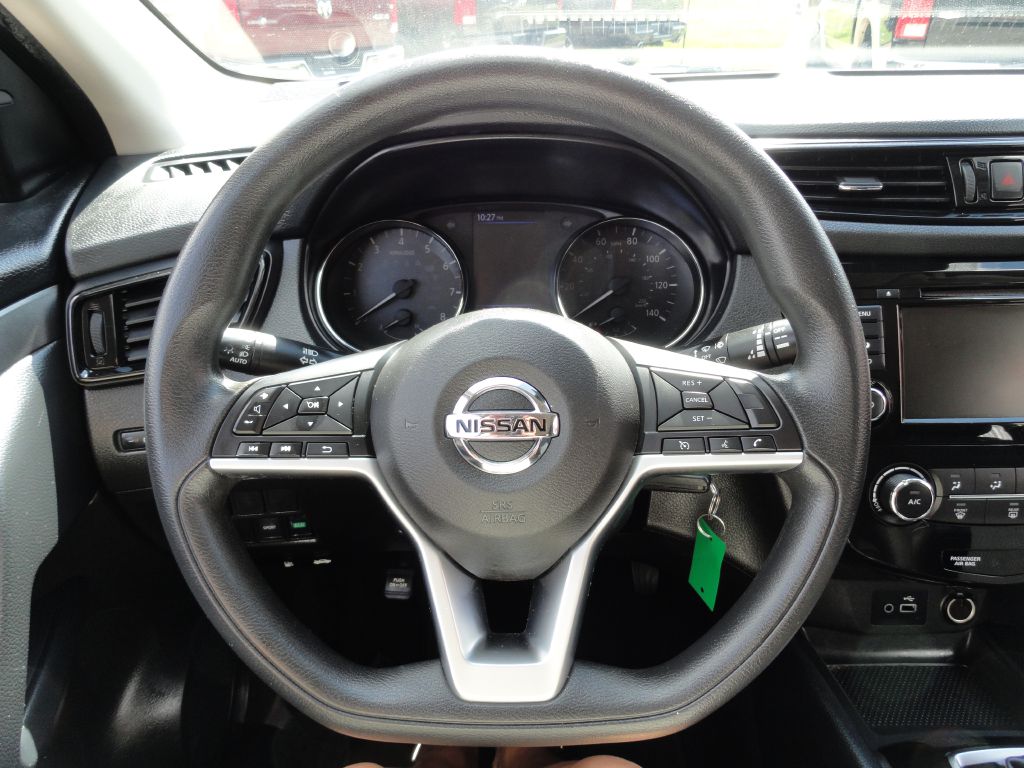 Photo 17 of this NISSAN ROGUE SPORT