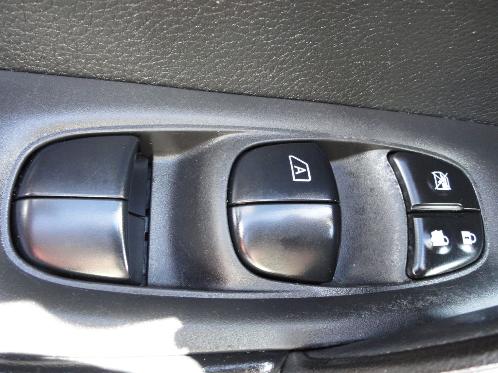 Photo 23 of this NISSAN ROGUE SPORT