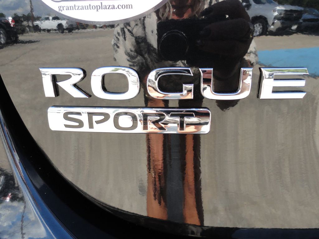 Photo 25 of this NISSAN ROGUE SPORT
