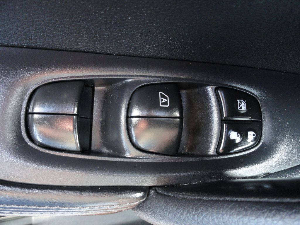 Photo 29 of this NISSAN ROGUE