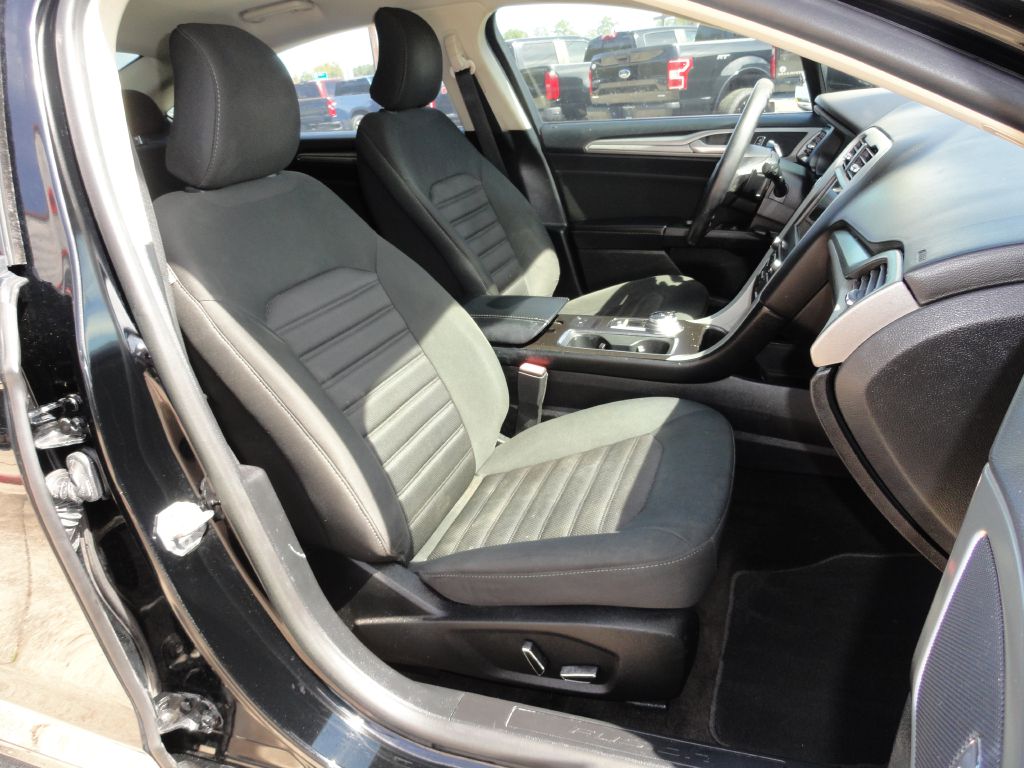 Photo 8 of this FORD FUSION