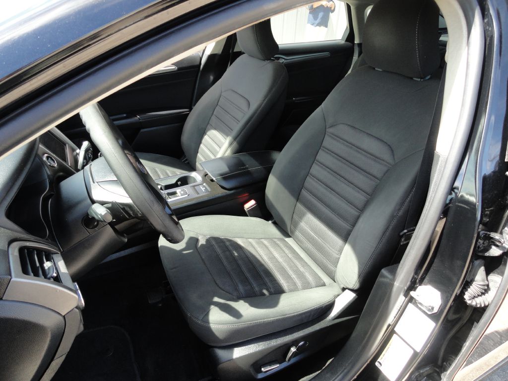 Photo 9 of this FORD FUSION
