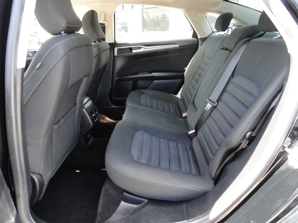 Photo 10 of this FORD FUSION