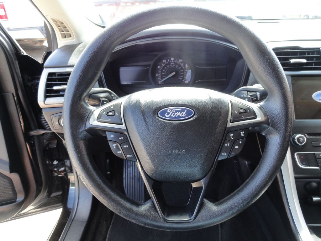 Photo 15 of this FORD FUSION