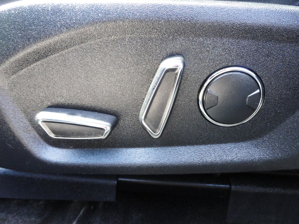 Photo 18 of this FORD FUSION