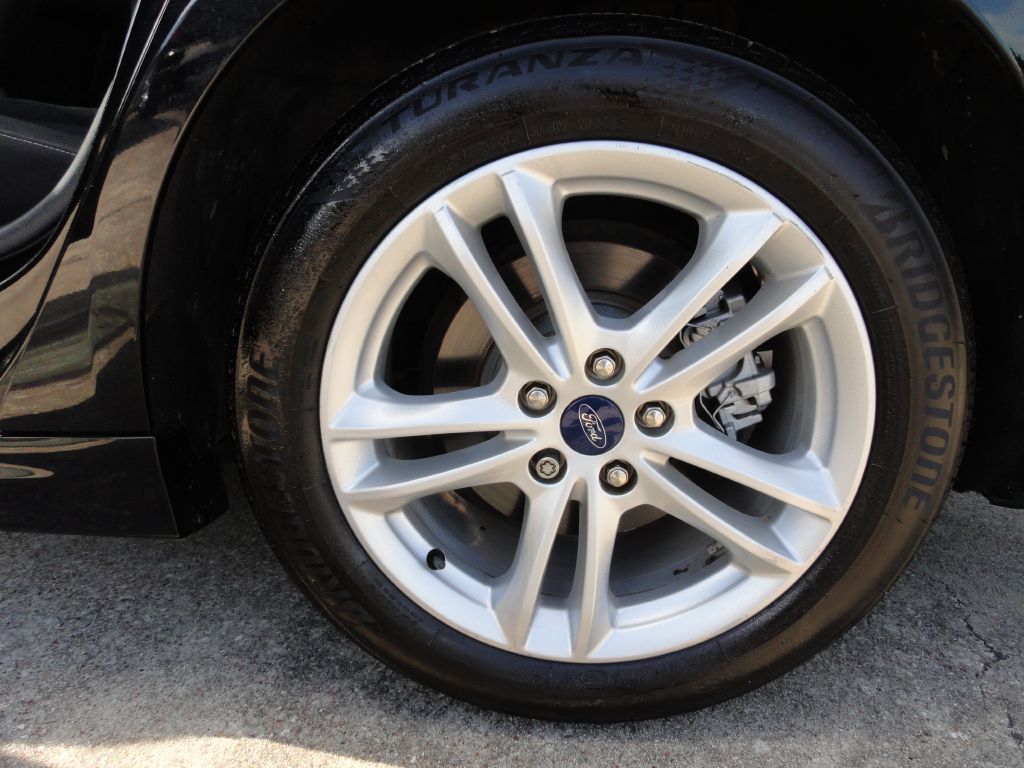 Photo 21 of this FORD FUSION