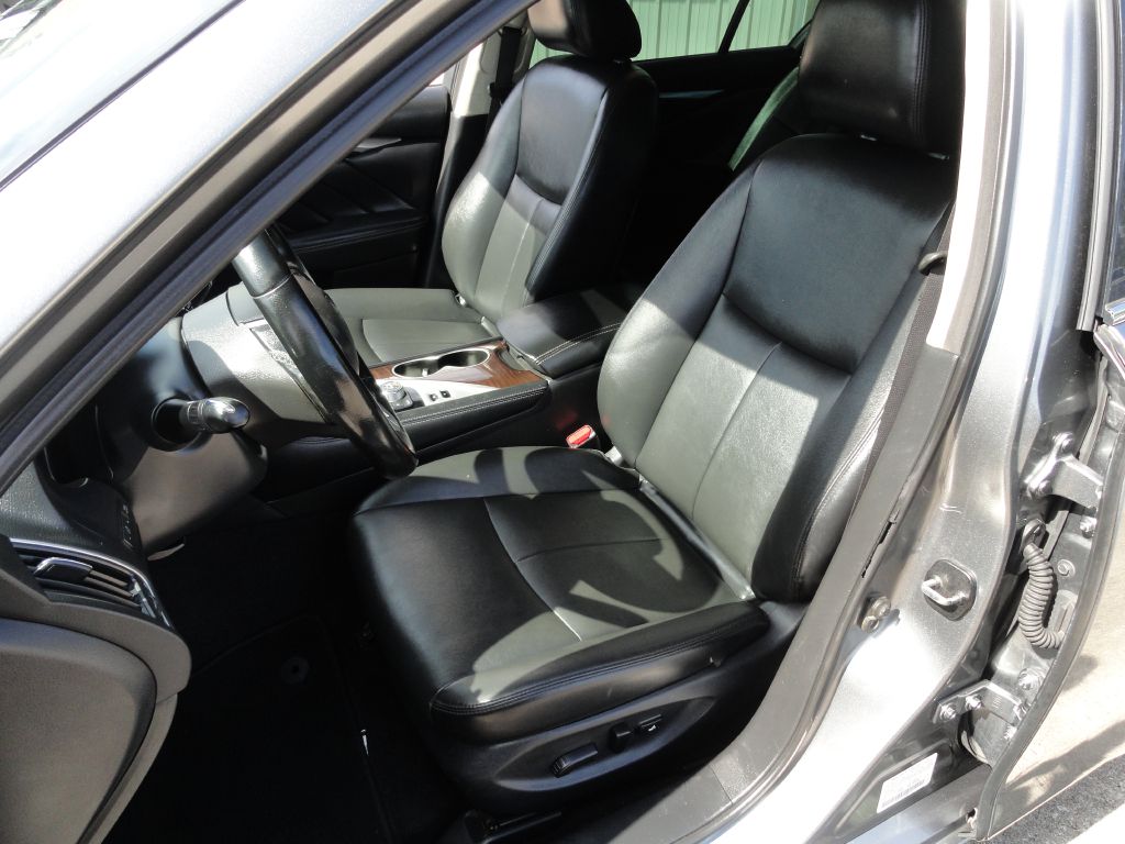 Photo 9 of this INFINITI Q50