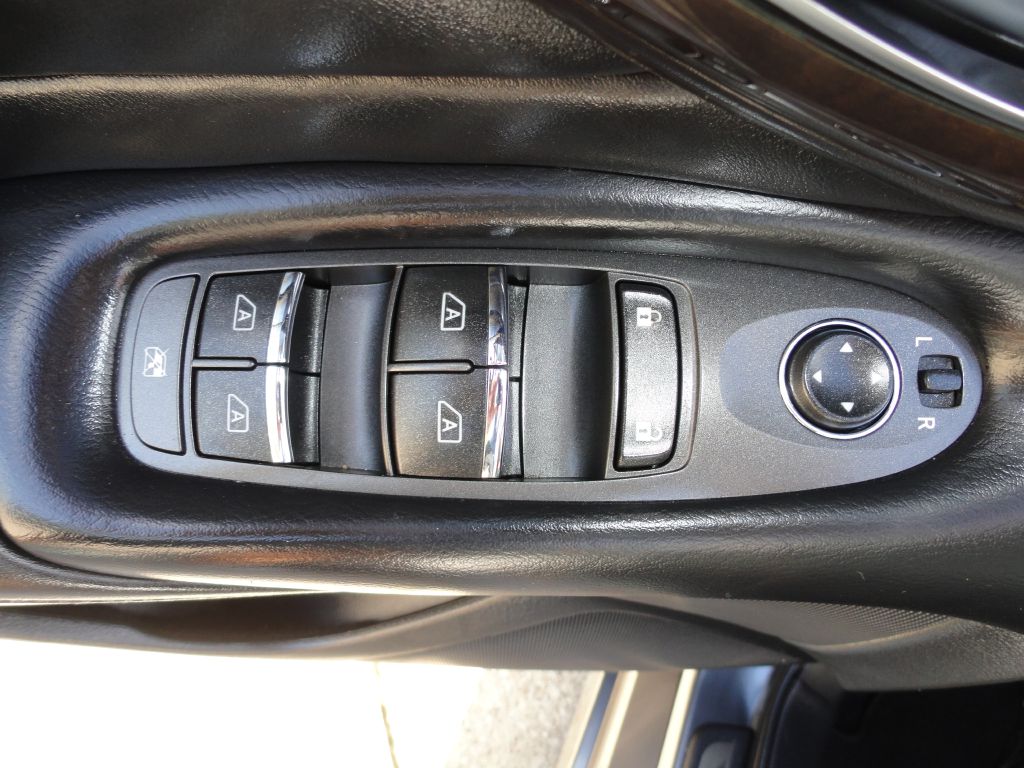 Photo 24 of this INFINITI Q50