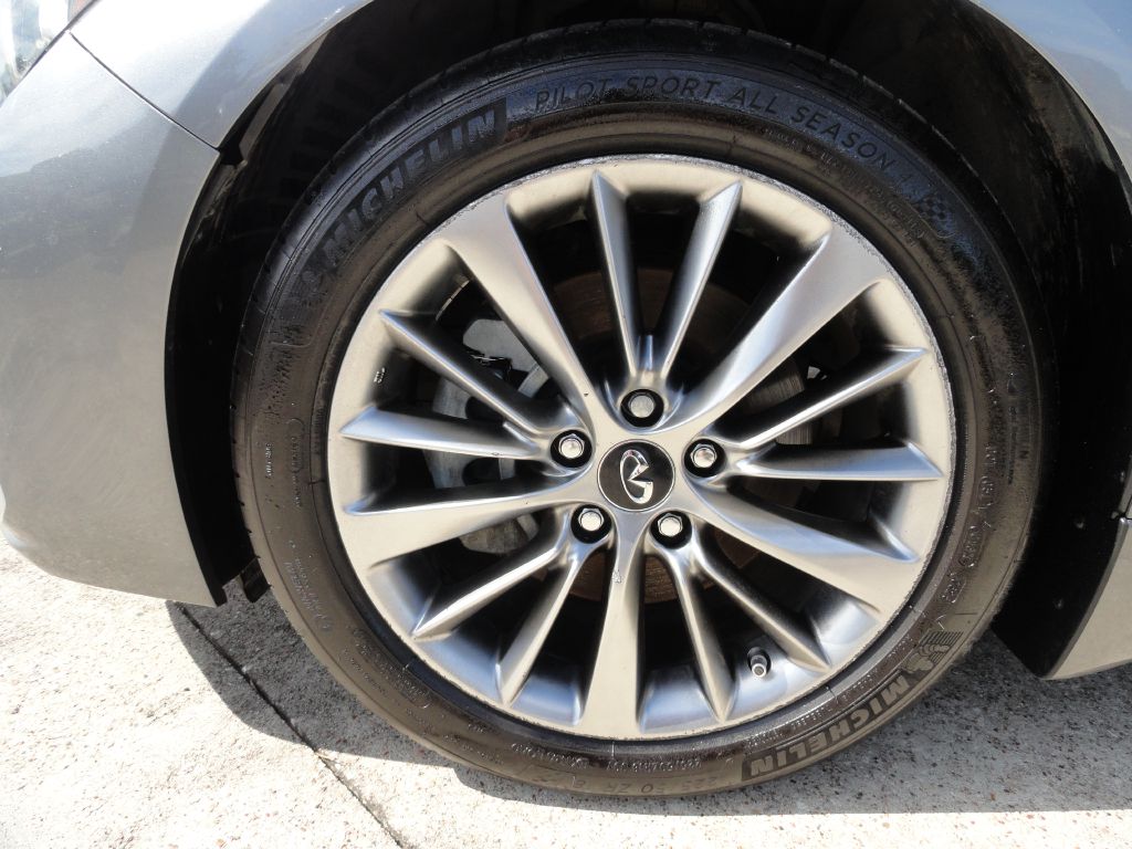 Photo 28 of this INFINITI Q50