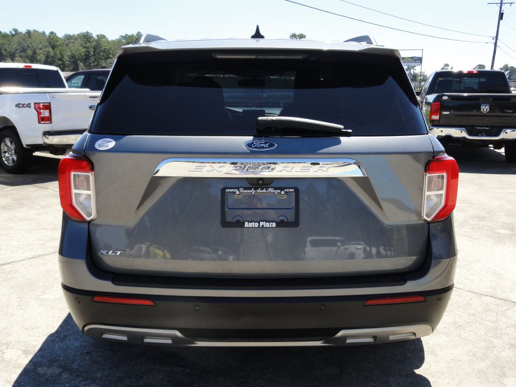 Photo 4 of this FORD EXPLORER