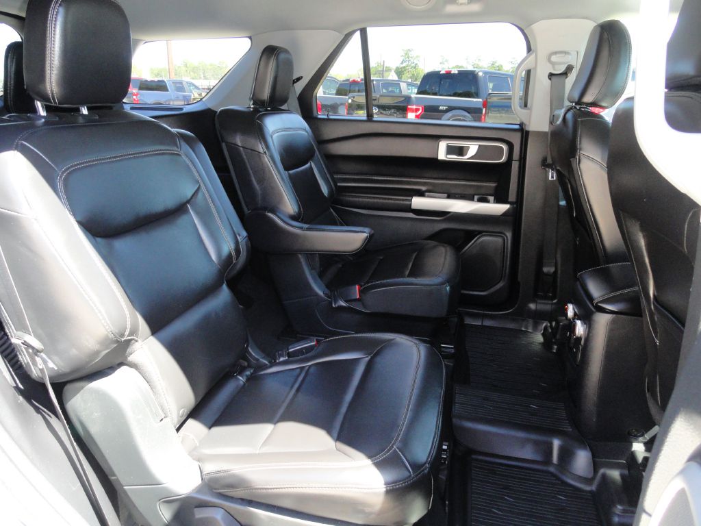 Photo 8 of this FORD EXPLORER
