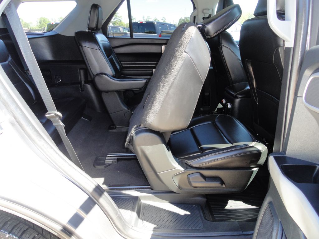 Photo 9 of this FORD EXPLORER