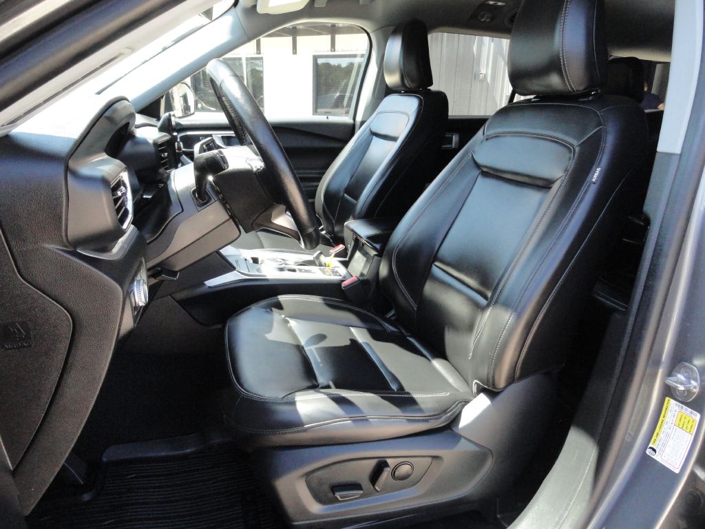 Photo 11 of this FORD EXPLORER