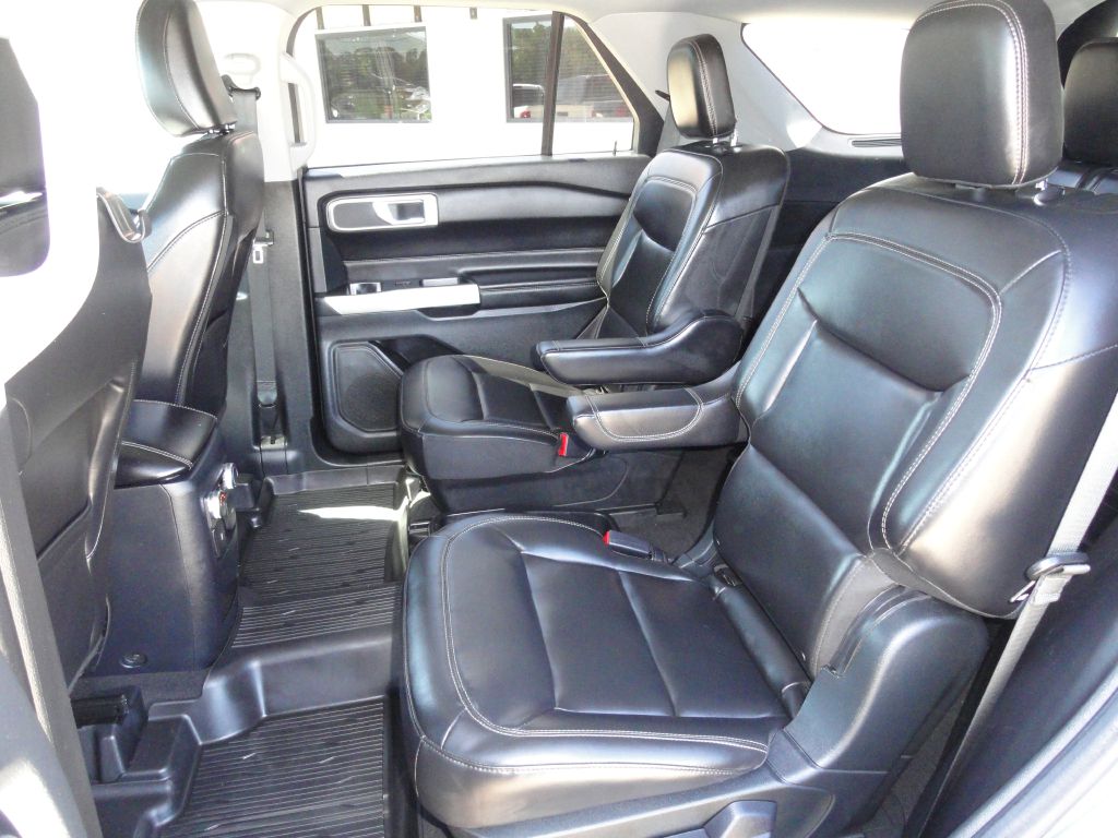 Photo 12 of this FORD EXPLORER