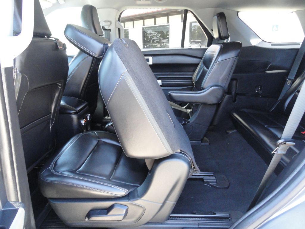 Photo 13 of this FORD EXPLORER