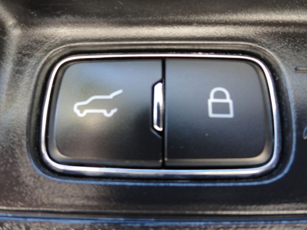Photo 35 of this FORD EXPLORER
