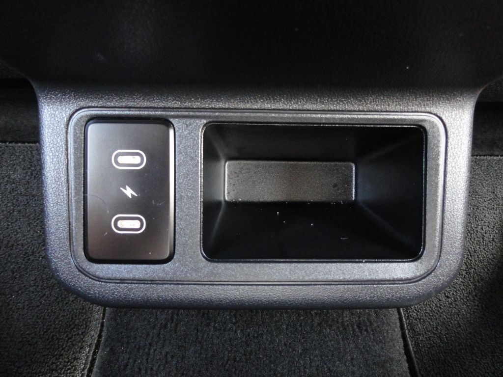 Photo 25 of this KIA K4