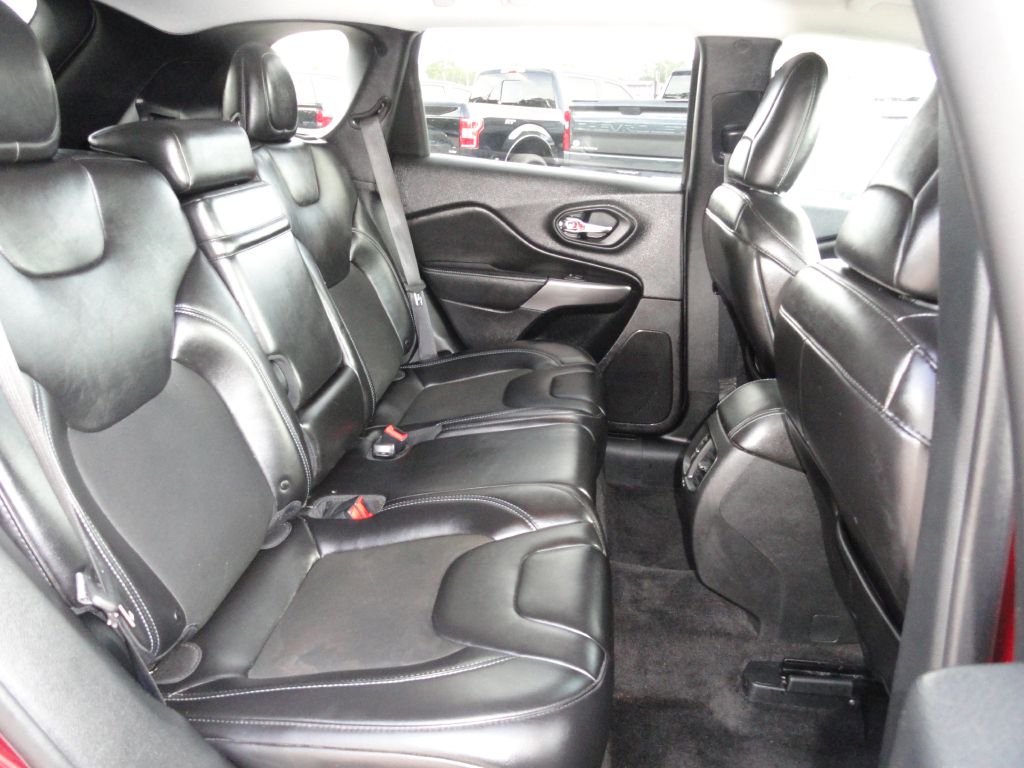 Photo 7 of this JEEP CHEROKEE