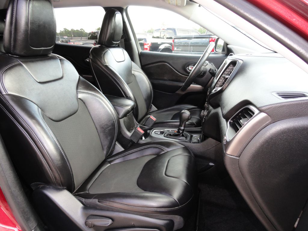 Photo 8 of this JEEP CHEROKEE