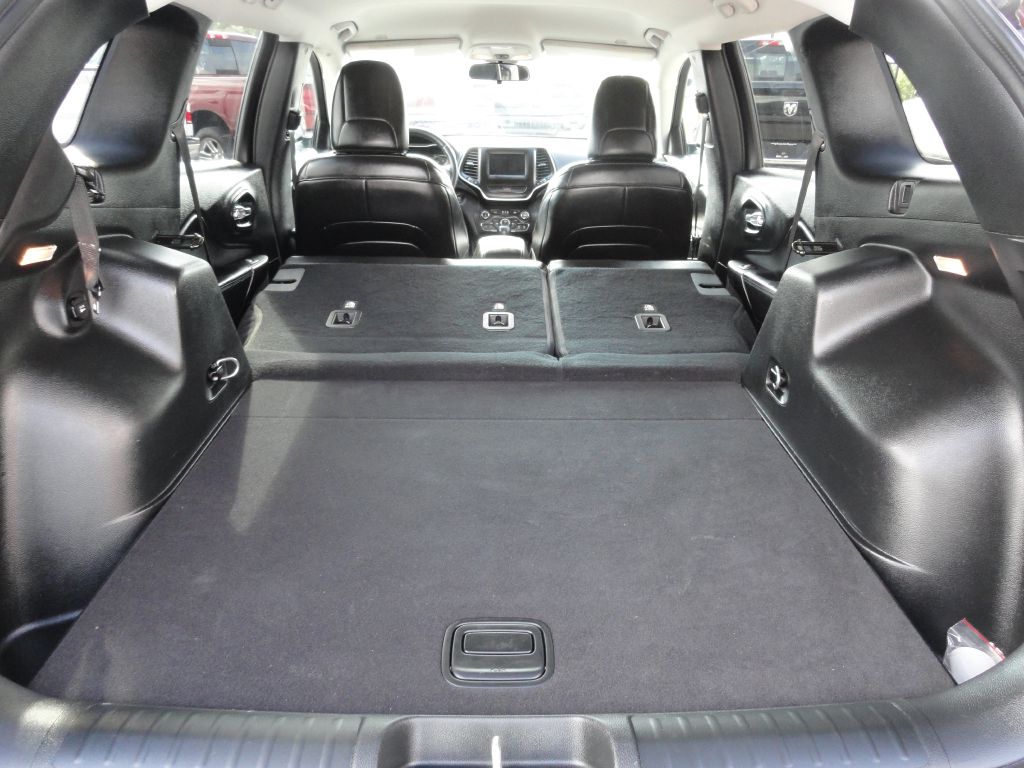 Photo 13 of this JEEP CHEROKEE