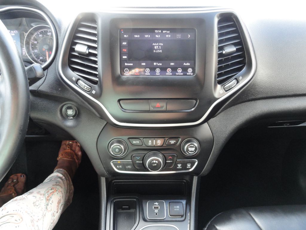 Photo 15 of this JEEP CHEROKEE