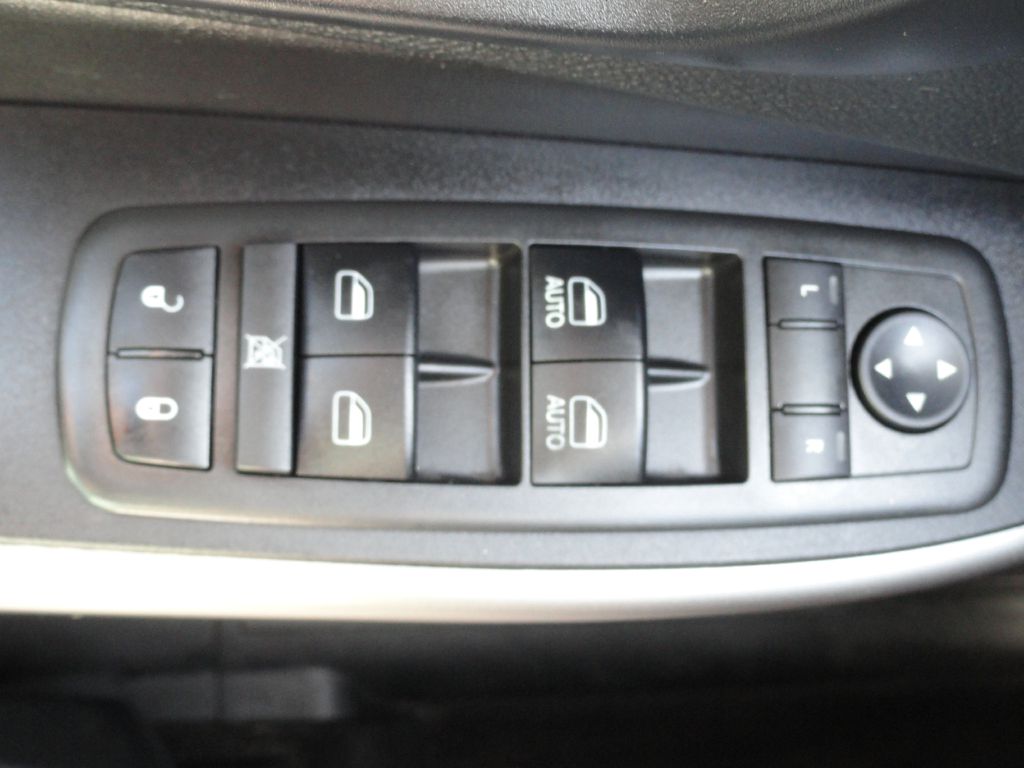 Photo 25 of this JEEP CHEROKEE