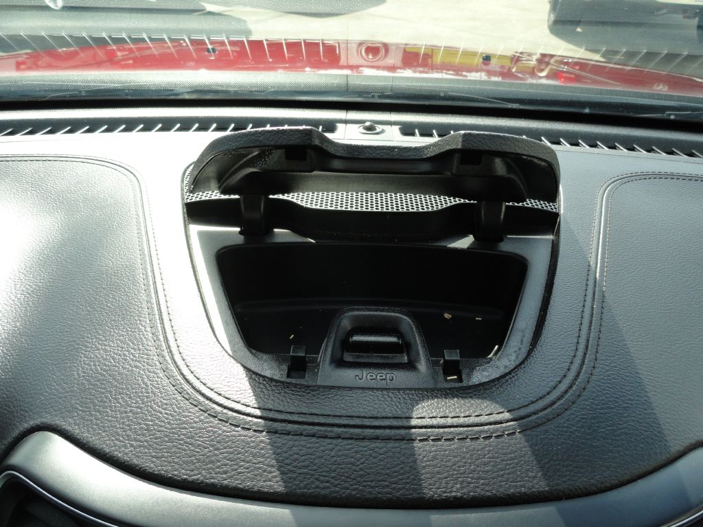 Photo 27 of this JEEP CHEROKEE