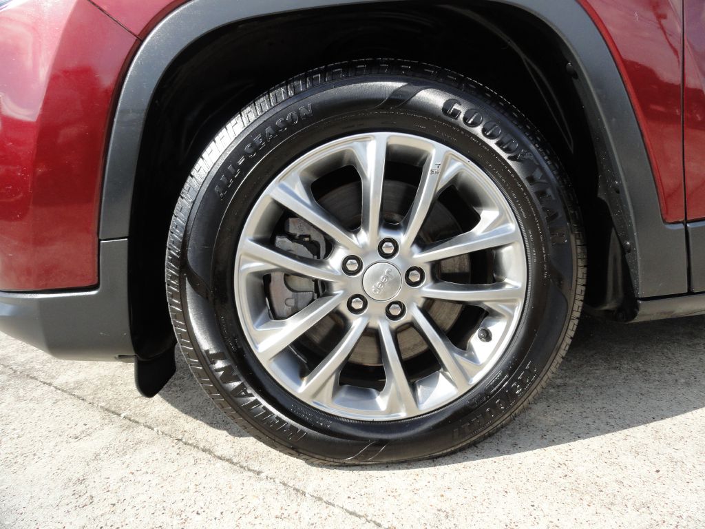 Photo 31 of this JEEP CHEROKEE