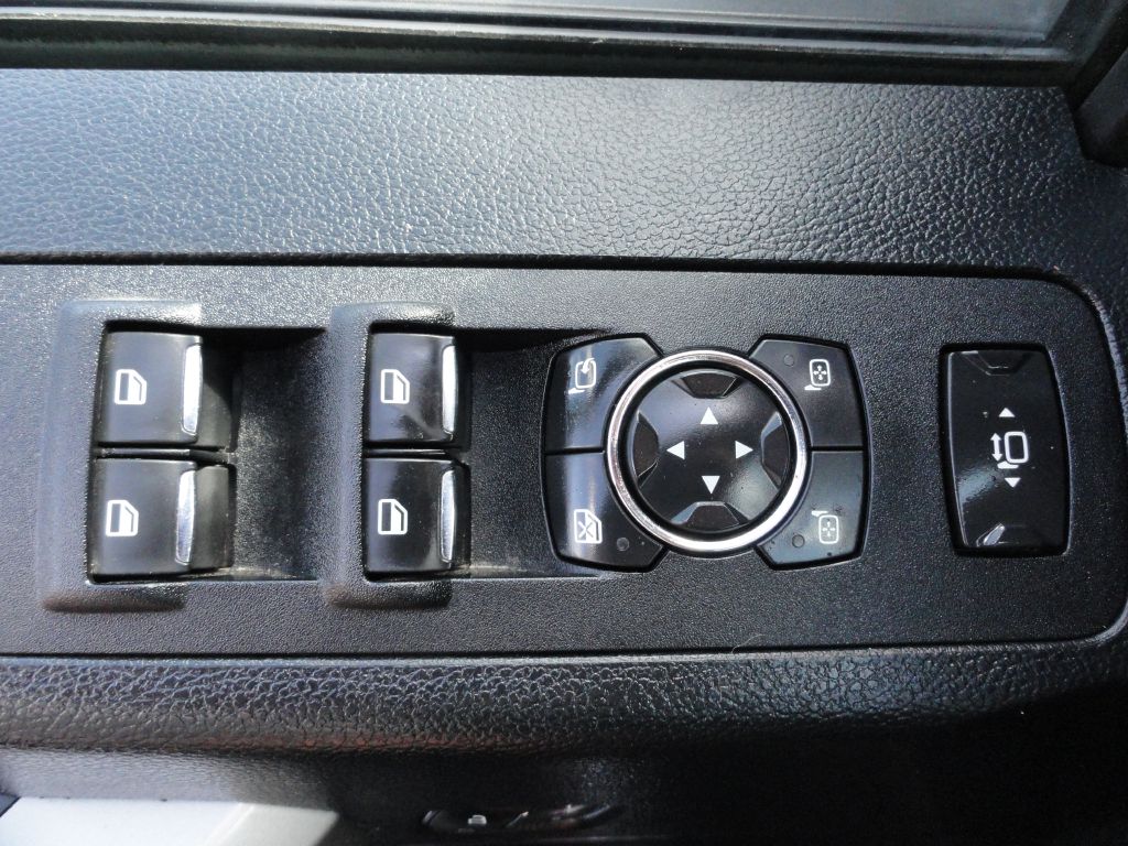 Photo 32 of this FORD F250