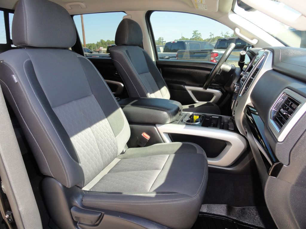 Photo 10 of this NISSAN TITAN