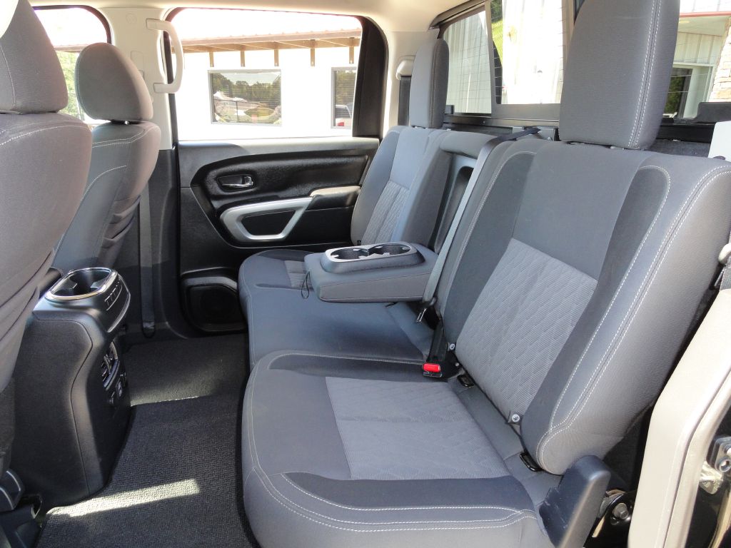 Photo 11 of this NISSAN TITAN